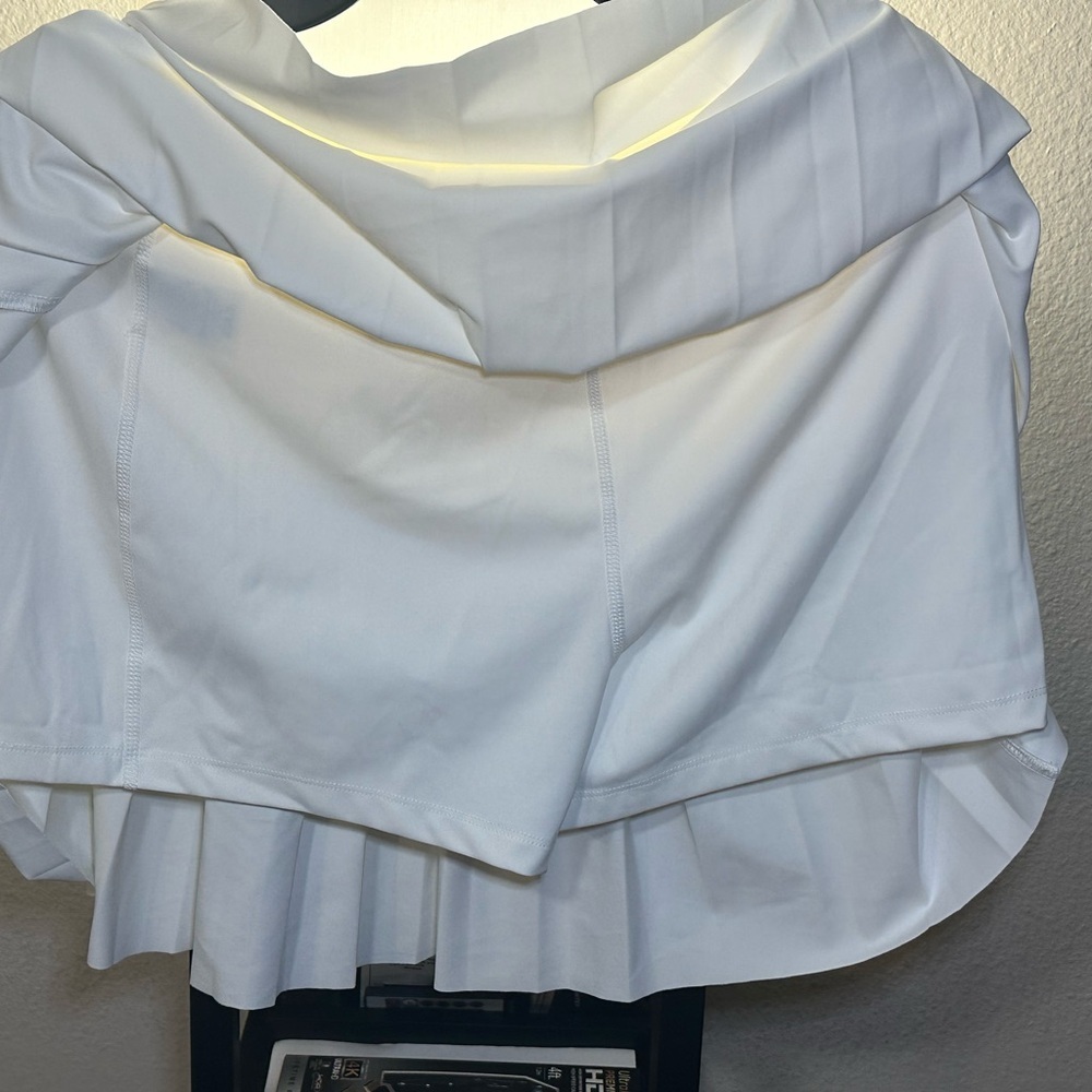 Tretorn Ladies’ White Pleated Skort – Size L – NWT - Picture 6 of 6